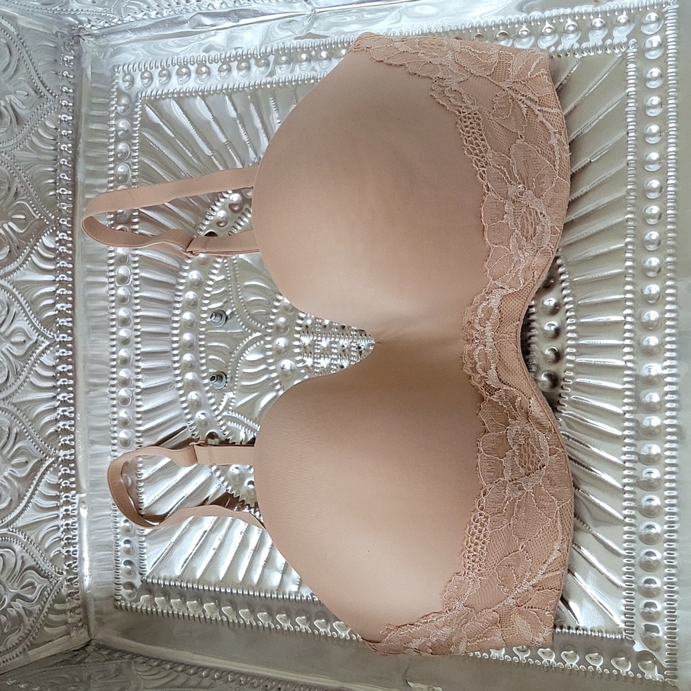 Victoria's Secret Nude/Blush Lace-Trim T-Shirt Bra